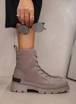 Αγορά 😀 Xti Footwear Αρβυλάκια Suede με Chunky σόλα Xti 140571 - Τάουπε 🤩