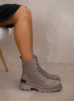 Αγορά 😀 Xti Footwear Αρβυλάκια Suede με Chunky σόλα Xti 140571 - Τάουπε 🤩 -Μποτάκια Κατάστημα mpotakia suede me chunky sola xti 140571 107115 v9z1