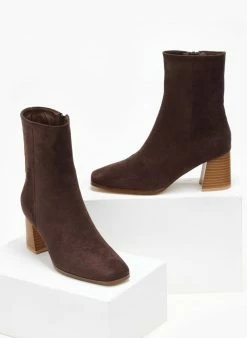 Τοπ 10 🔥 The Fashion Project Μποτάκια Suede με ξύλινο τακούνι - Καφέ ⌛ -Μποτάκια Κατάστημα mpotakia suede me ksulino takouni 107956 t167