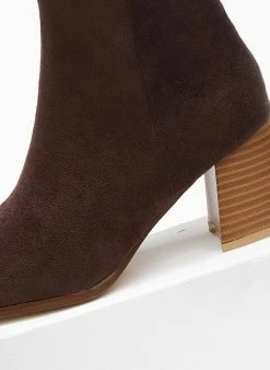 Τοπ 10 🔥 The Fashion Project Μποτάκια Suede με ξύλινο τακούνι - Καφέ ⌛ -Μποτάκια Κατάστημα mpotakia suede me ksulino takouni 107956 zmwv