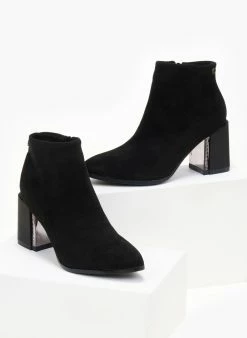 Πολύ καλή προσφορά ⭐ Xti Footwear Μποτάκια αστραγάλου Suede με μεταλλικό στοιχείο Xti 140412 - Μαύρο 😍 -Μποτάκια Κατάστημα mpotakia suede me metalliko stoixeio sto takouni x 106382 kanz