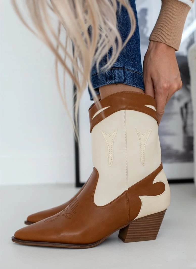 ΧΟΝΔΡΙΚΟ ΕΜΠΟΡΙΟ 🛒 The Fashion Project Μποτάκια Cowboy με διχρωμία - Μπεζ 🤩 5 ΧΟΝΔΡΙΚΟ ΕΜΠΟΡΙΟ 🛒 The Fashion Project Μποτάκια Cowboy με διχρωμία - Μπεζ 🤩 - Image 3