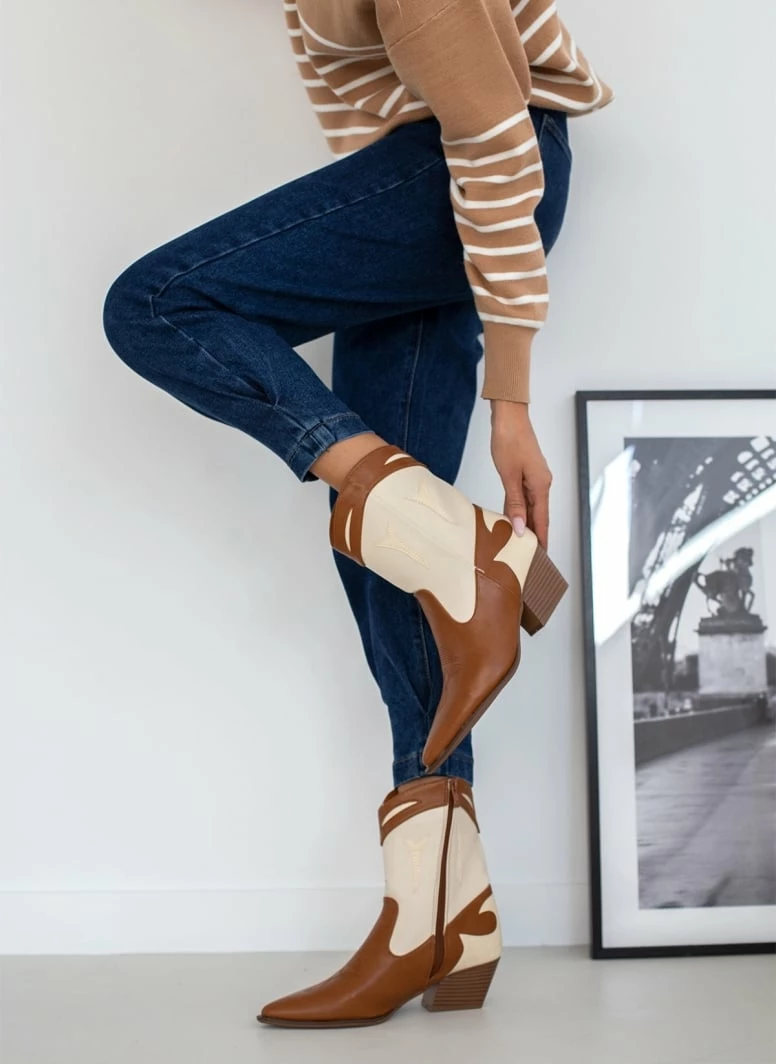 ΧΟΝΔΡΙΚΟ ΕΜΠΟΡΙΟ 🛒 The Fashion Project Μποτάκια Cowboy με διχρωμία - Μπεζ 🤩 7 ΧΟΝΔΡΙΚΟ ΕΜΠΟΡΙΟ 🛒 The Fashion Project Μποτάκια Cowboy με διχρωμία - Μπεζ 🤩 - Image 5