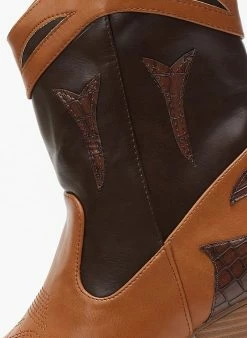Εξοδος 👏 The Fashion Project Μποτάκια Cowboy με διχρωμία - Καφέ 🤩 -Μποτάκια Κατάστημα mpotakia western me dixrwmia 108839 fam7